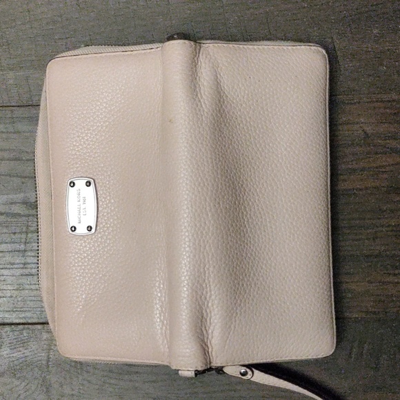 Michael Kors Bi-Fold Zip Wallet Bundle - Picture 7 of 15